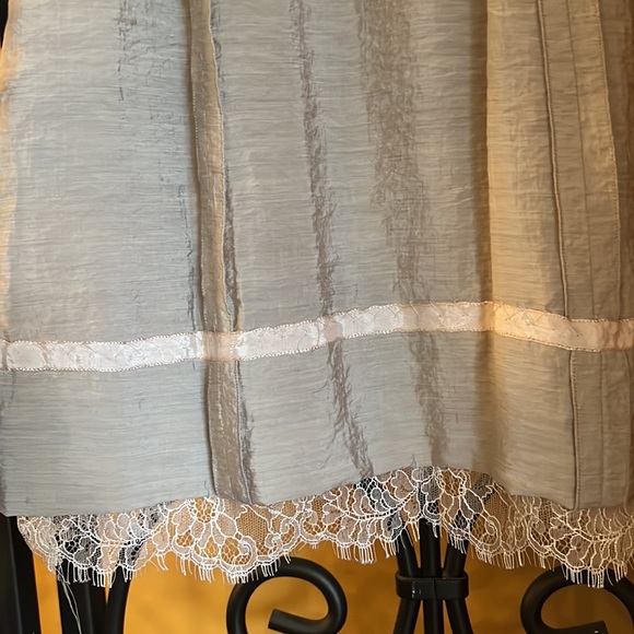 BCBG MAX AZRIA Runway Collection - Picture 4 of 10